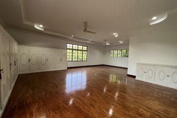 Mansion with a private pool. Kenny Hills, Taman Duta