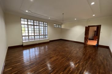 Mansion with a private pool. Kenny Hills, Taman Duta