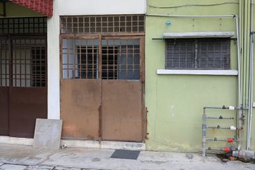 Panorama Lapangan Perdana Flat