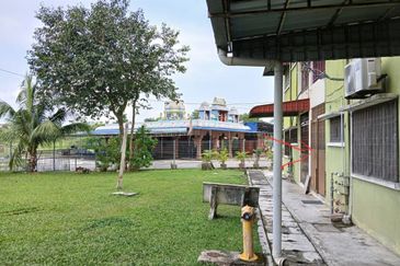 Panorama Lapangan Perdana Flat