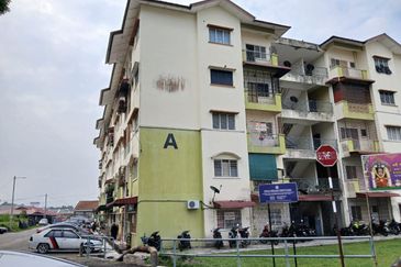 Panorama Lapangan Perdana Flat