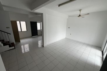 TAMAN ANJUNG BERCHAM UTARA