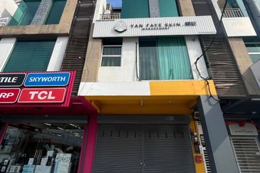 🔥 *Bercham Ground Floor Shop Lot FOR RENT* 🔥 📍 *Prime Location – Facing Main Road*