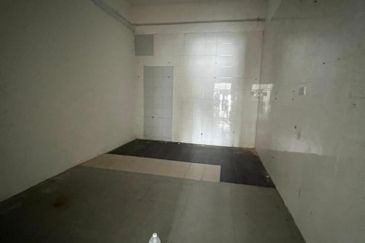 🔥 *Bercham Ground Floor Shop Lot FOR RENT* 🔥 📍 *Prime Location – Facing Main Road*