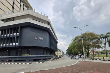 🏢 **FOR RENT – Ipoh Town Centre Commercial Building** 📍 *Next to Ipoh Padang – Prime Location!*