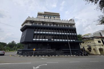 🏢 **FOR RENT – Ipoh Town Centre Commercial Building** 📍 *Next to Ipoh Padang – Prime Location!*