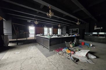 🏢 **FOR RENT – Ipoh Town Centre Commercial Building** 📍 *Next to Ipoh Padang – Prime Location!*