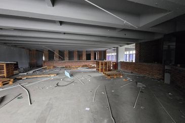 🏢 **FOR RENT – Ipoh Town Centre Commercial Building** 📍 *Next to Ipoh Padang – Prime Location!*