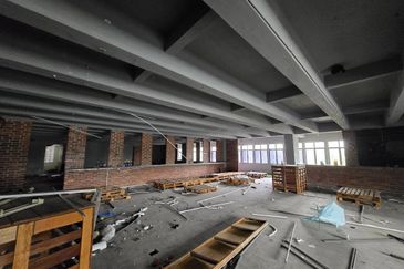 🏢 **FOR RENT – Ipoh Town Centre Commercial Building** 📍 *Next to Ipoh Padang – Prime Location!*