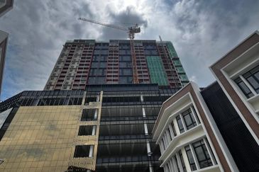 Piccadilly Service Residence @ Greentown