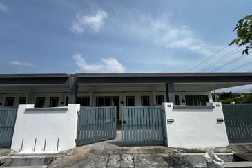 ANJUNG BERCHAM UTAMA