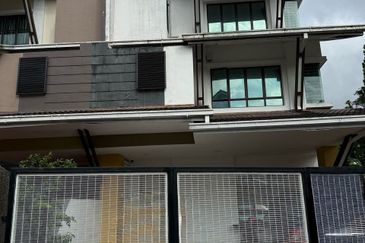 Renovated Semi- D Taman Hijauan Residence, Cheras 2.5 Storey Semi Detached