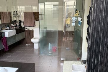 Renovated Semi- D Taman Hijauan Residence, Cheras 2.5 Storey Semi Detached