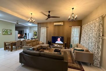 Hundred East @ Bandar Enstek