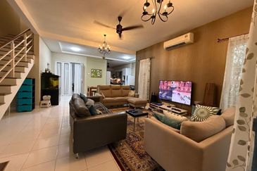 Hundred East @ Bandar Enstek