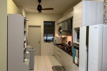 Hundred East @ Bandar Enstek