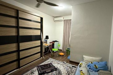 Hundred East @ Bandar Enstek