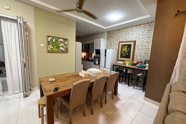 Hundred East @ Bandar Enstek