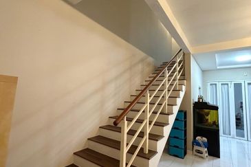 Hundred East @ Bandar Enstek