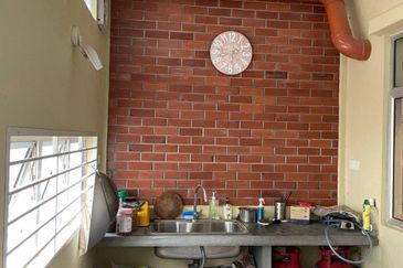 Hundred East @ Bandar Enstek