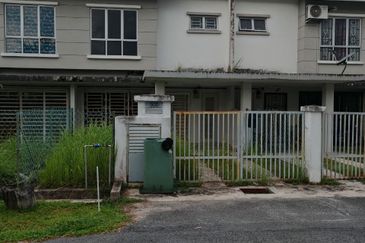 Jalan Timur @ Bandar Baru Enstek