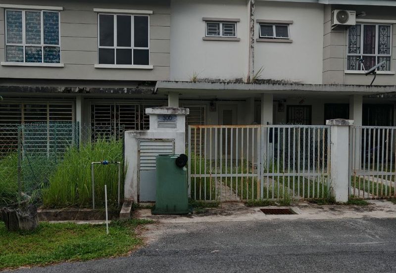 Jalan Timur @ Bandar Baru Enstek