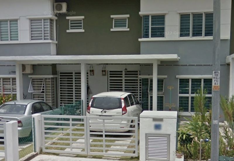 Bandar Enstek (Timur)