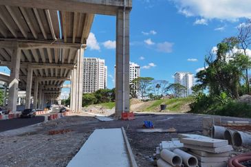 Jelatek Land , Jalan Ampang (Opposite Great East Mall, Fronting Main Road)