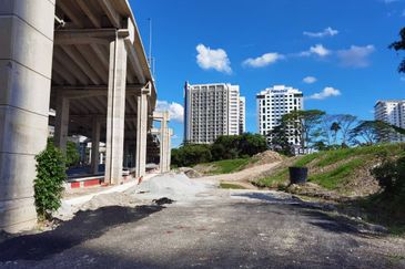 Jelatek Land , Jalan Ampang (Opposite Great East Mall, Fronting Main Road)