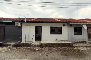 Full Loan. Full Renovation. Teres Taman Suria, Simpang  Renggam, Johor