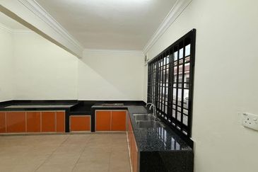 Full Loan. Full Renovation. Teres Taman Suria, Simpang  Renggam, Johor