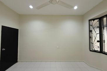 Full Loan. Full Renovation. Teres Taman Suria, Simpang  Renggam, Johor