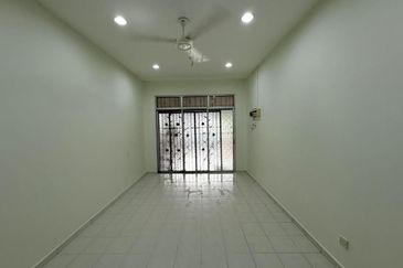 Full Loan. Full Renovation. Teres Taman Suria, Simpang  Renggam, Johor