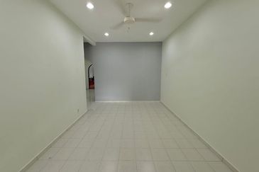 Full Loan. Full Renovation. Teres Taman Suria, Simpang  Renggam, Johor