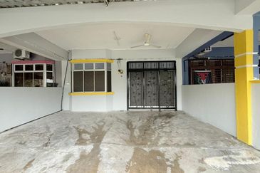 Full Loan. Full Renovation. Teres Taman Suria, Simpang  Renggam, Johor
