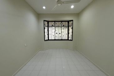 Full Loan. Full Renovation. Teres Taman Suria, Simpang  Renggam, Johor