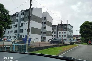 Flat Sri Damansara, Pekan Nanas, Johor