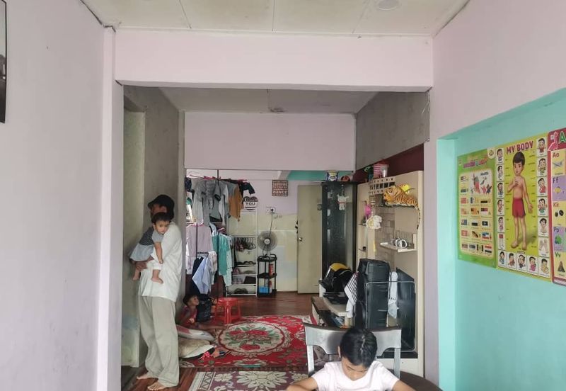 Flat Sri Damansara, Pekan Nanas, Johor