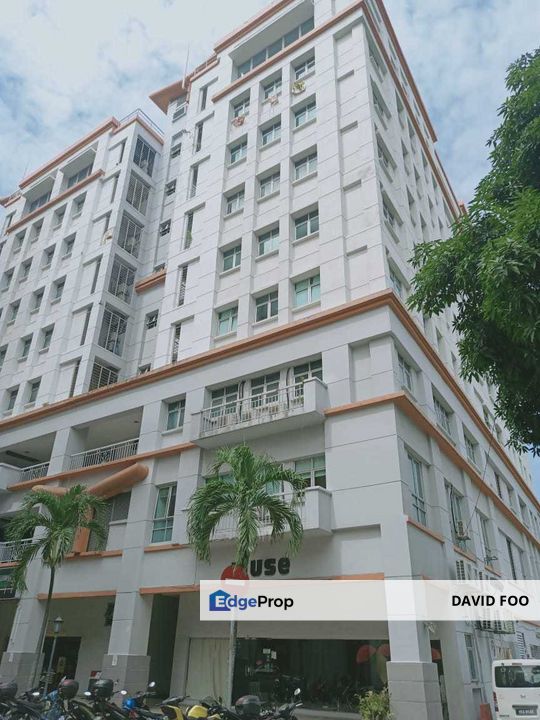 Queen's Avenue surrounding by Sunway Velocity and NSKPlaza 393 for