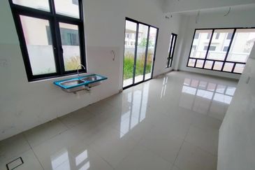 Riviera Morib Bay Double Sty Semi-D House @Resort City-New!!