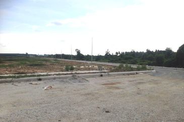 West Port, Pulau Indah