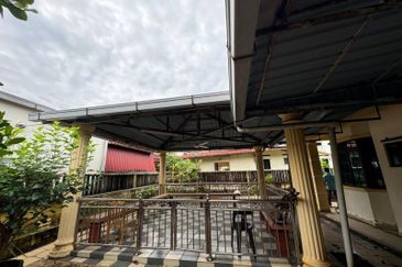 SPACIOUS 2.5 Storey Bungalow Kampung Jambu, Taiping, Perak