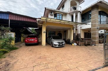SPACIOUS 2.5 Storey Bungalow Kampung Jambu, Taiping, Perak