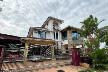 SPACIOUS 2.5 Storey Bungalow Kampung Jambu, Taiping, Perak