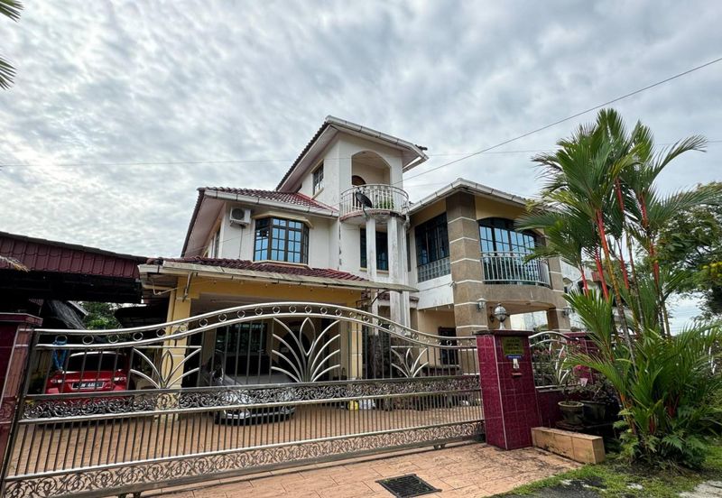SPACIOUS 2.5 Storey Bungalow Kampung Jambu, Taiping, Perak