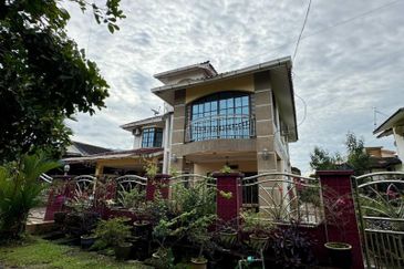 SPACIOUS 2.5 Storey Bungalow Kampung Jambu, Taiping, Perak