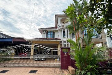 SPACIOUS 2.5 Storey Bungalow Kampung Jambu, Taiping, Perak