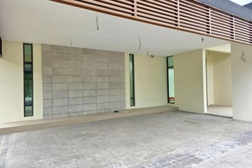 DANAU SURIA, PRESINT 16