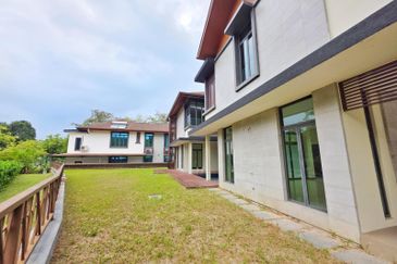 DANAU SURIA, PRESINT 16