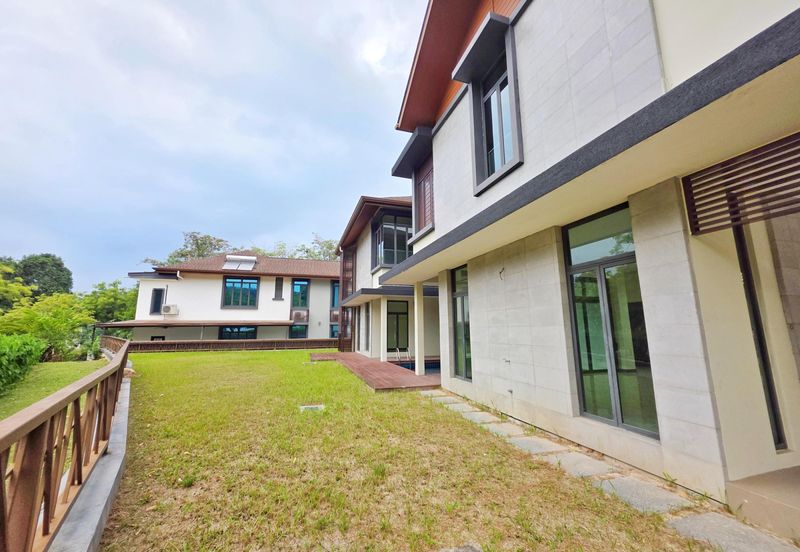 DANAU SURIA, PRESINT 16